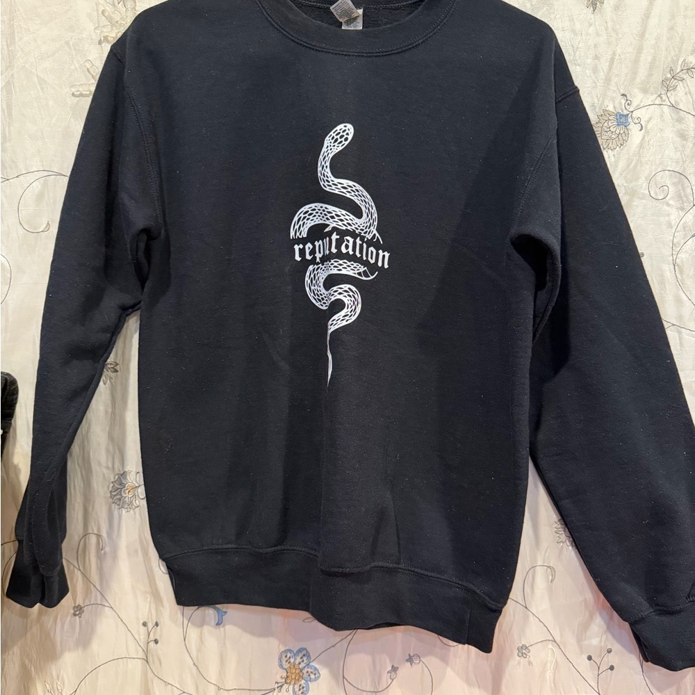 Gildan Black Crewneck Sweater with Snake Graphic